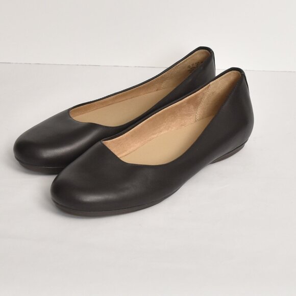 Elegant Black Women's Flats - Picture 2 of 4